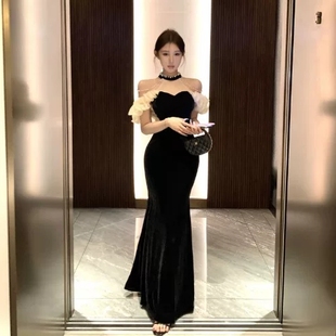 性感一字肩挂脖黑色鱼尾长裙高级感修身宴会礼服女丝绒包臀连衣裙