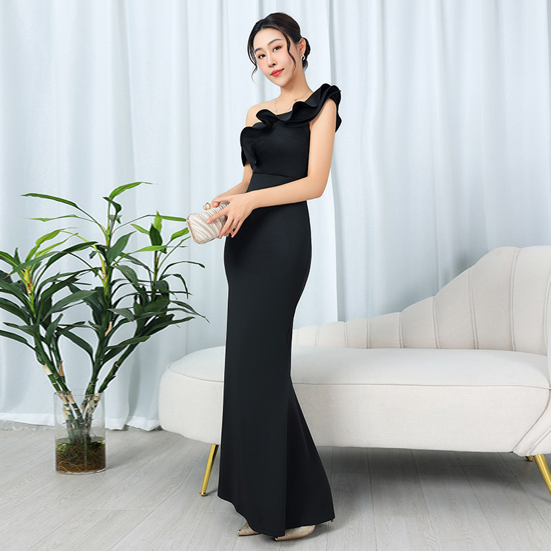 无袖单肩晚礼服长裙荷叶