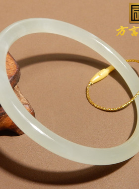 和田玉手镯有独特的色泽和质感