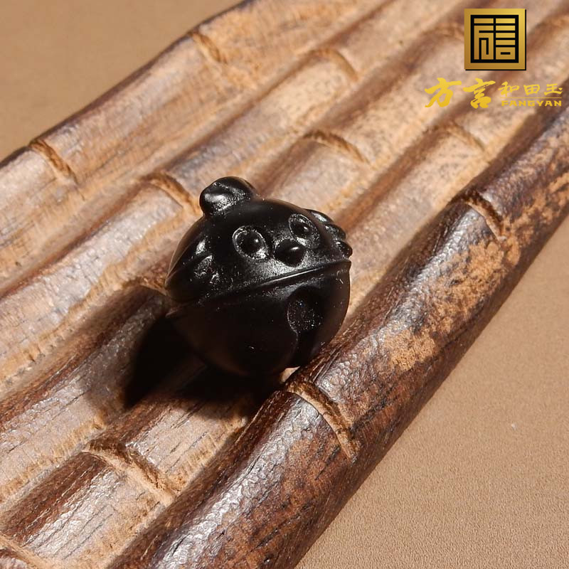 火爆方言精品和田玉细腻油润墨玉籽料卡通愤怒的小鸟吊坠s11