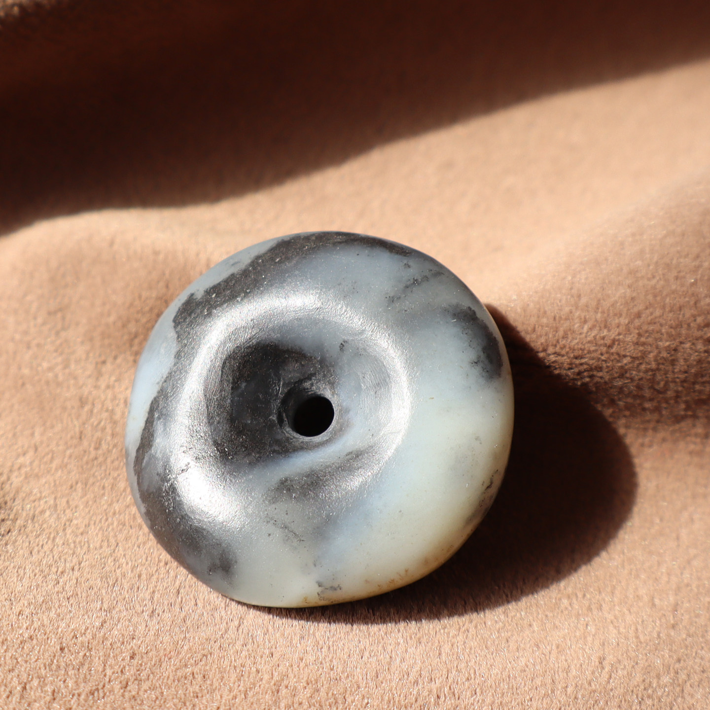 上新方言和田玉精品级新疆玉带黄皮意境青花籽料平安扣吊坠挂件A2