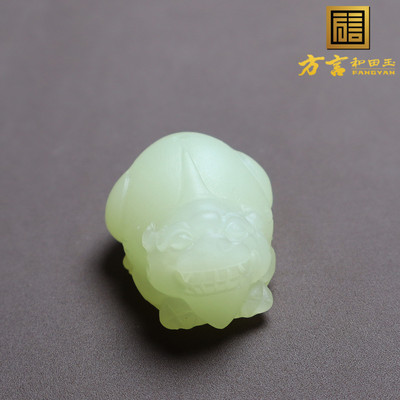 新疆且末黄口料立体精雕貔貅吊坠