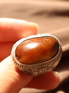 新疆红沁籽料独子银镶18MM戒指