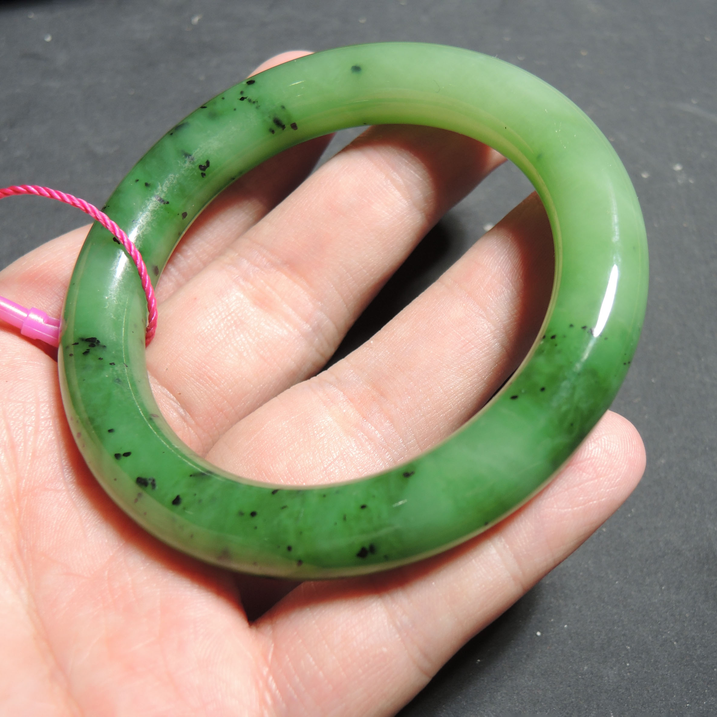 方言品牌和田玉臻品乌兰海猕猴桃果绿色碧玉卡55mm圆条手镯R2