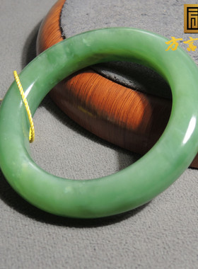 方言品牌和田玉佩戴级俄罗斯夹层料粉绿碧玉内径卡54mm宽版手镯R2