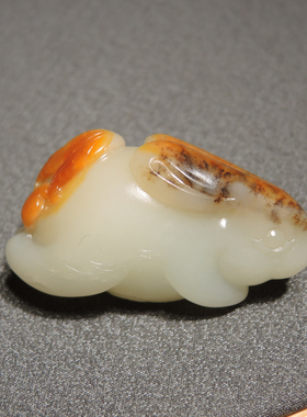 方言和田玉精品特色级高脂糯黄皮羊脂白玉籽料萌宠兔兔吊坠挂件h2