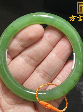 特色方言和田玉佩戴级俄罗斯乌兰海果绿色细腻油润内径53MM手镯S9