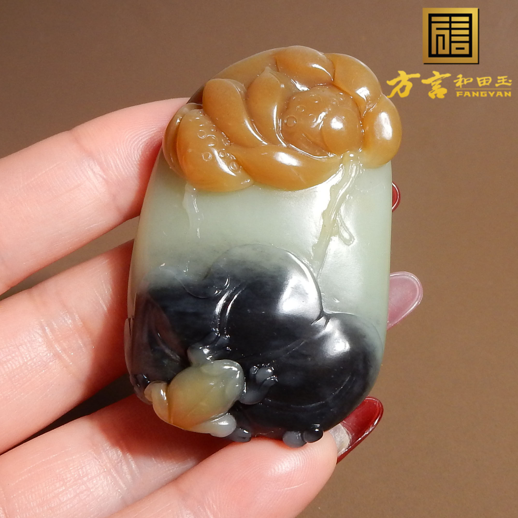 罕见方言和田玉大漠古风楼兰三色青花白玉三彩俏雕呱呱来米吊坠X3