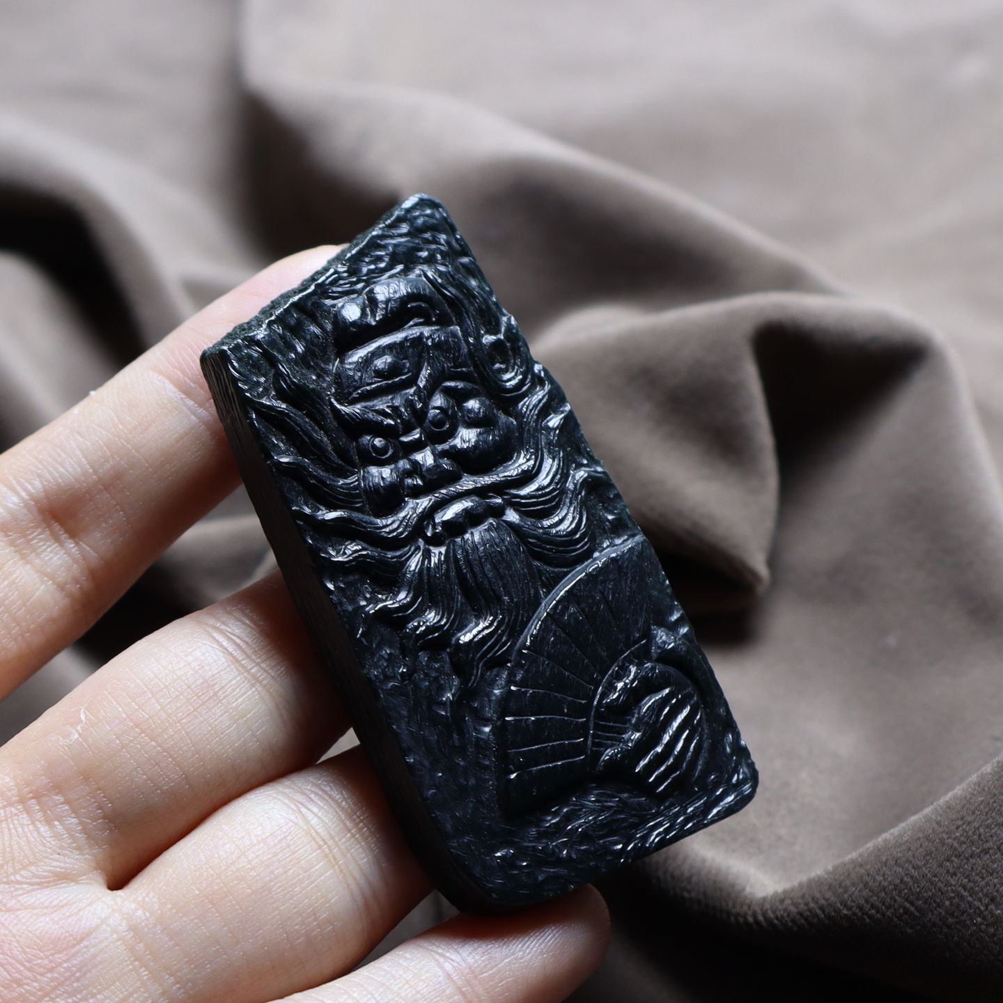 方言和田玉精品新疆漆黑如墨羊脂玉底墨玉籽料精雕钟馗牌子吊坠A2
