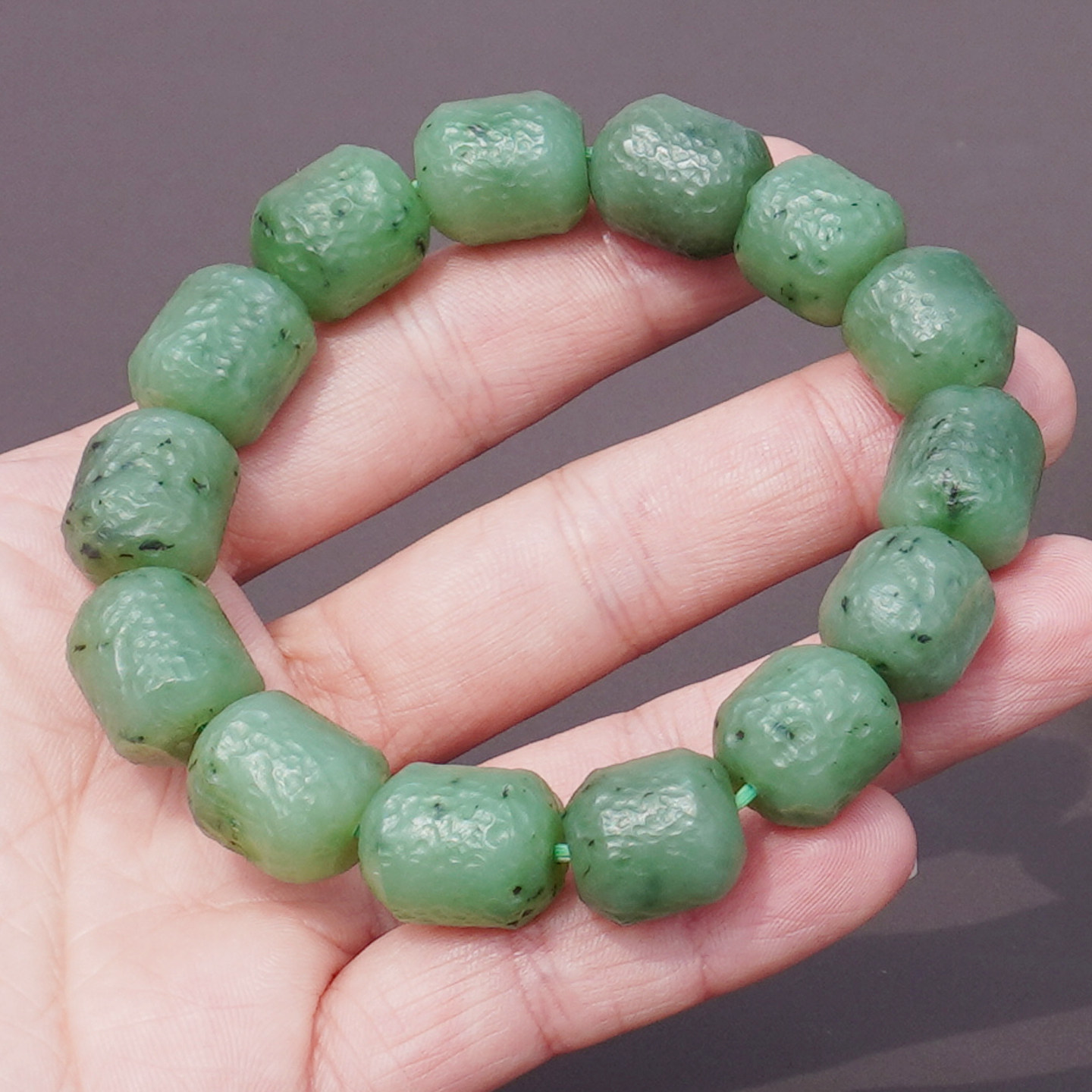 手慢无方言和田玉放巨漏新疆油润果绿碧玉籽料老光工艺12mm手链A6