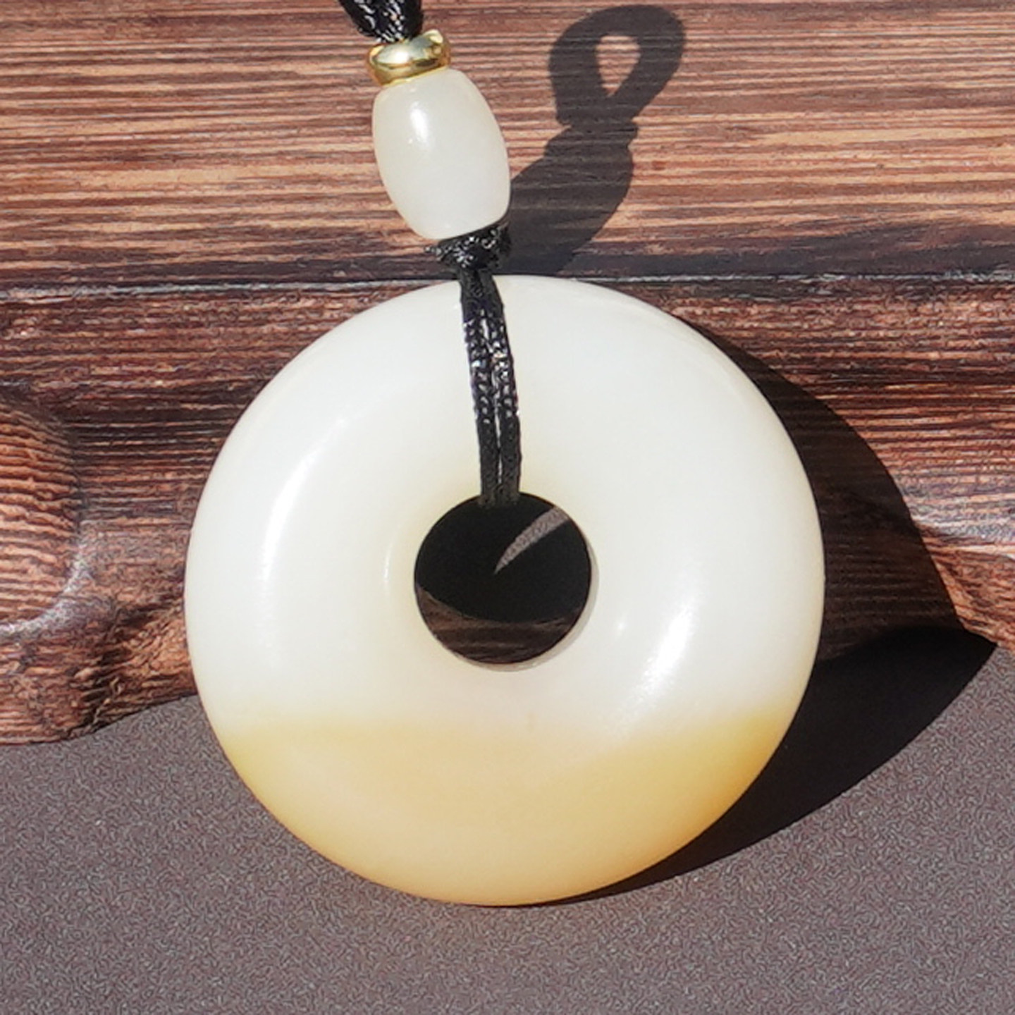 亏本放漏方言和田玉罕见俄罗斯巴沙黄金糖白肉细腻面包圈平安扣A6