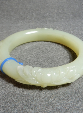 震惊了方言和田玉新疆且末料温润细腻鸡油黄口卡56mm雕花手镯X3