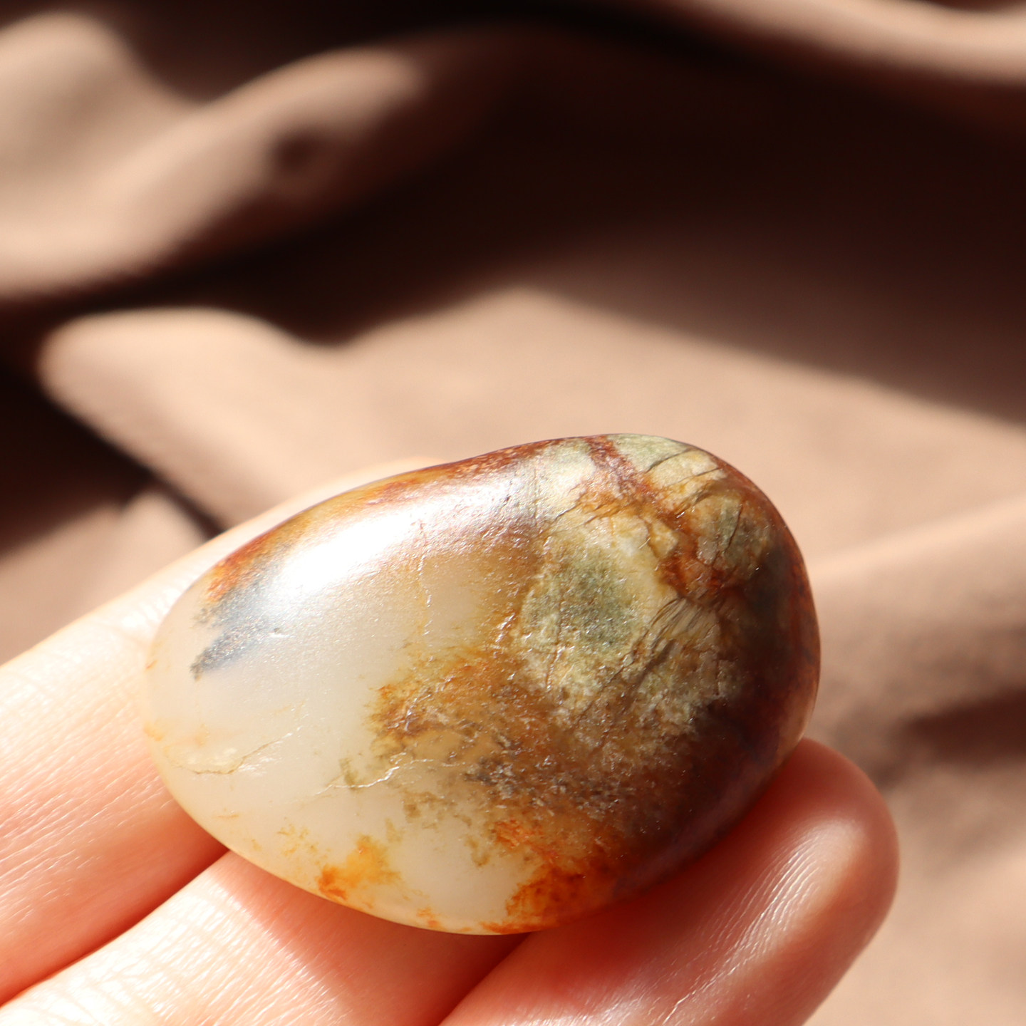 放巨漏方言和田玉新疆红沁皮油润高脂白玉籽料原石玩料可做雕件A2