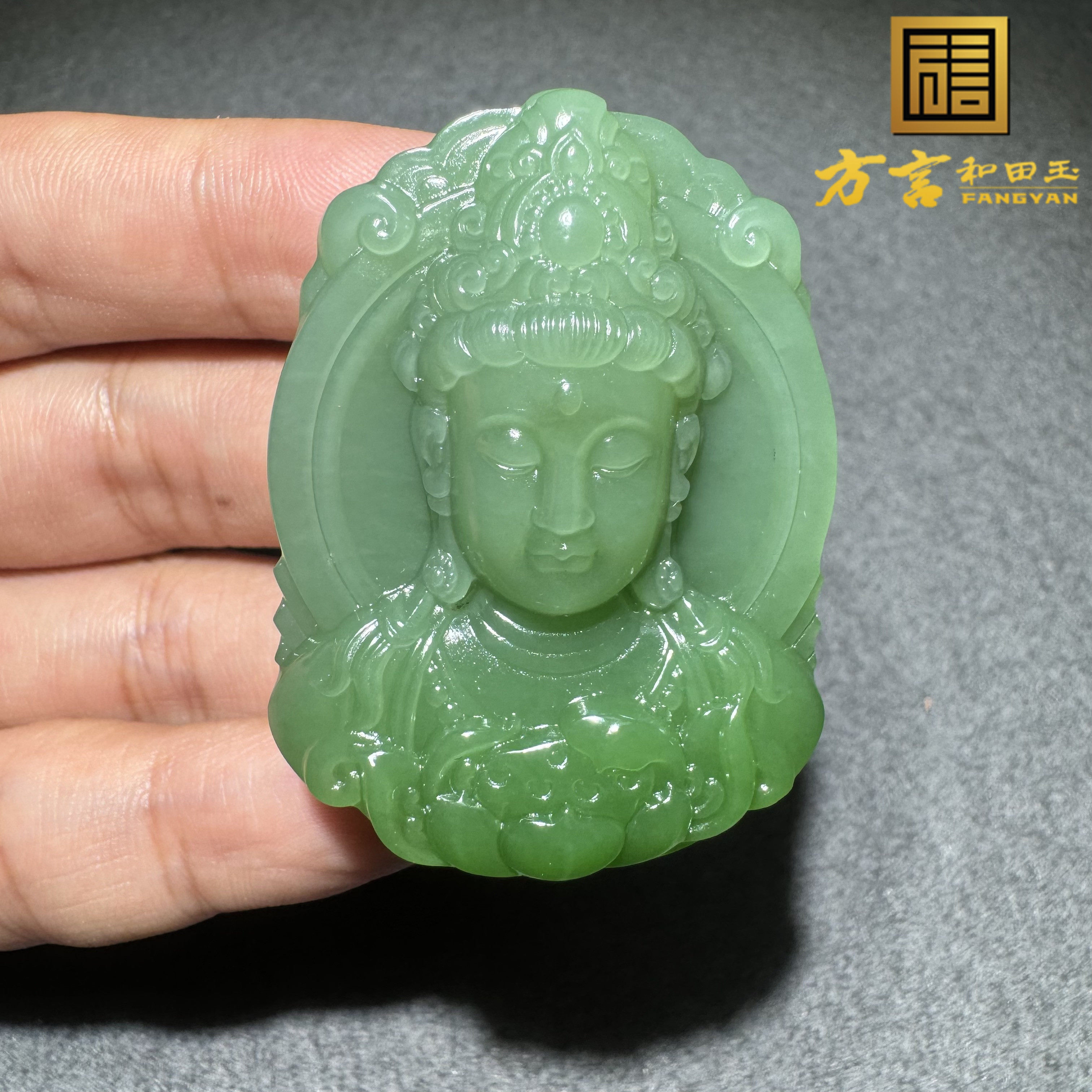 惊爆眼球方言和田玉俄罗斯老坑粉青带阳绿近无结构观音吊坠挂件S6