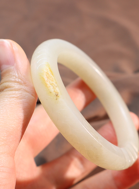 新疆挂金皮白玉籽料51mm雕花手镯