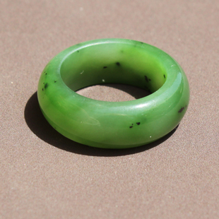 亏麻方言和田玉俄罗斯老料高油润细腻菠菜绿碧玉卡18mm扳指戒指A6