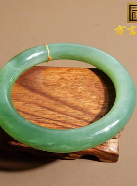 俄罗斯老坑碧玉粉阳绿55mm手镯