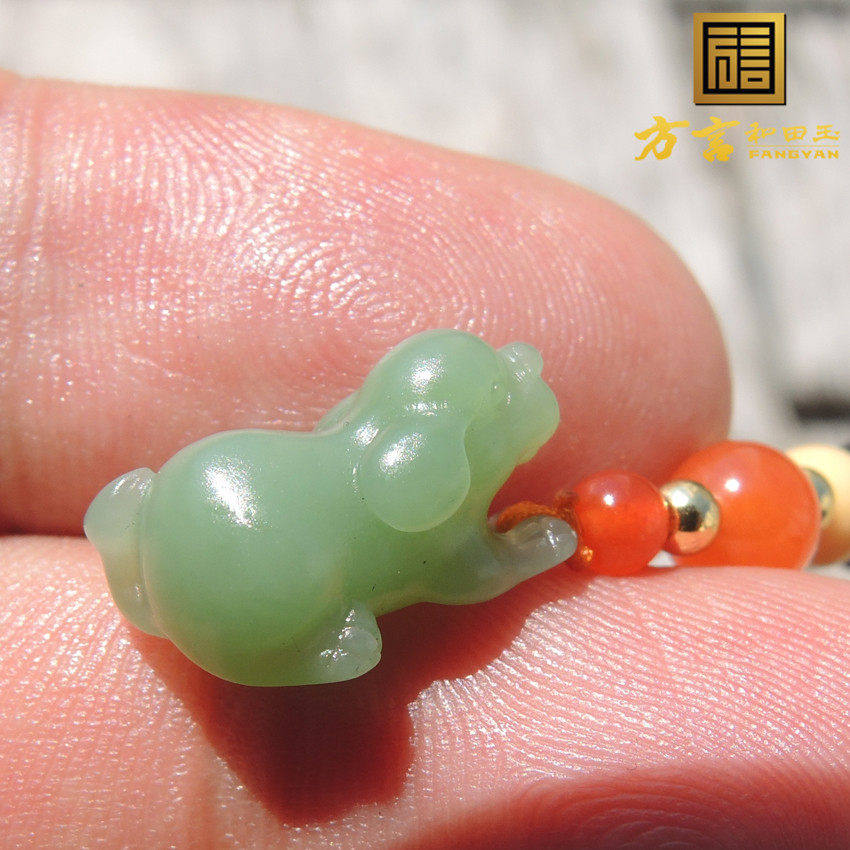 精品收藏级俄老坑碧玉珍稀绿色名品玉无结构碧玉狗来福手机吊坠R