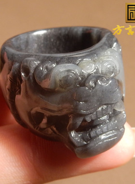 方言品牌和田玉新疆老坑料聚墨意境青花籽料卡20mm兽面戒指扳指R5