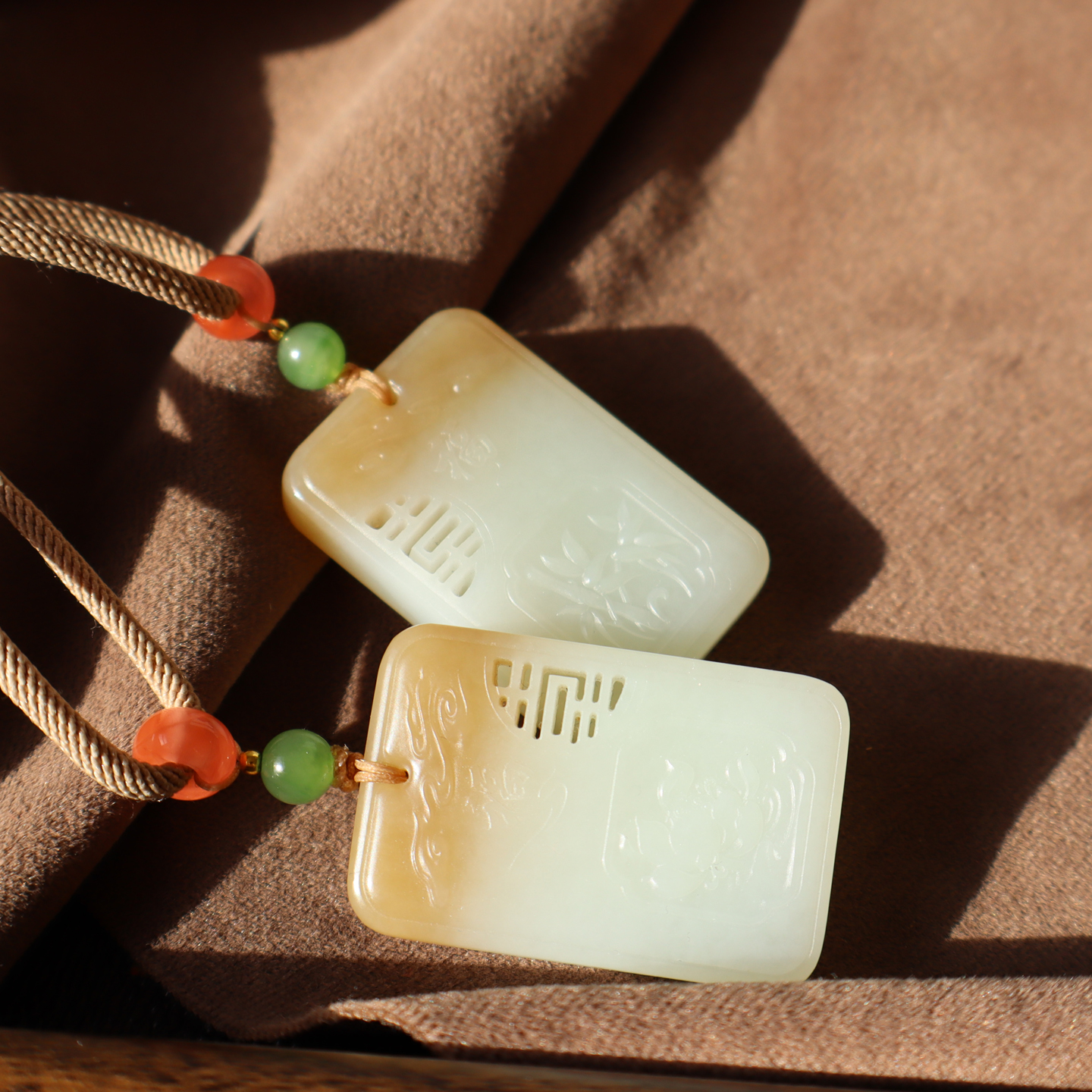 新疆且末糖白玉龙凤牌子一对吊坠