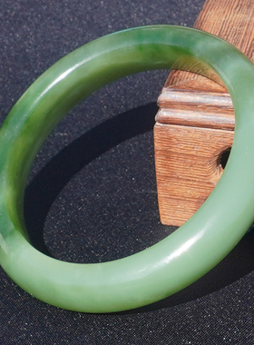 方言俄料碧玉鸭蛋青过渡阳绿手镯