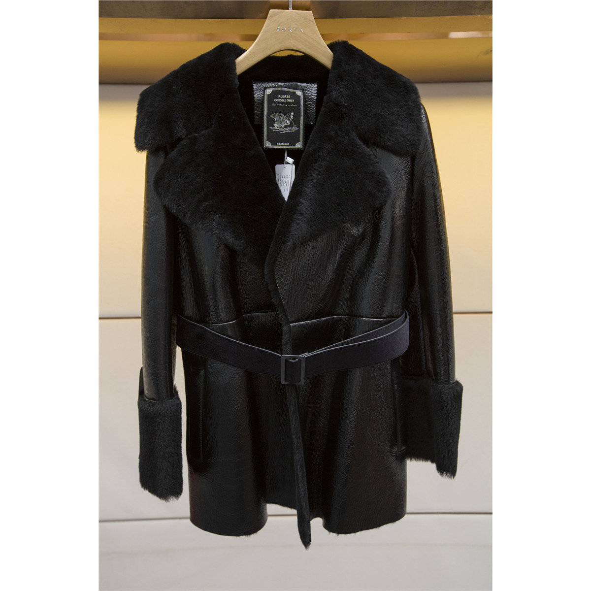 专柜正品秋冬时尚气质M66E3601卡洛琳毛革服装12880元