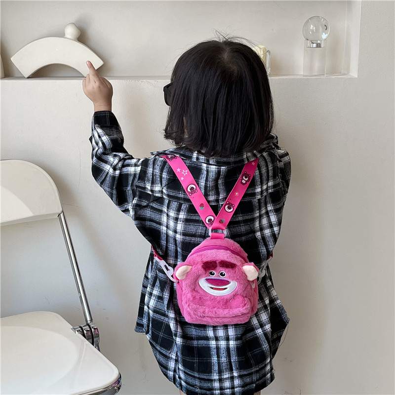 可爱毛绒小包包卡通玩偶儿童胸包女孩草莓熊双肩包时尚网红亲子包