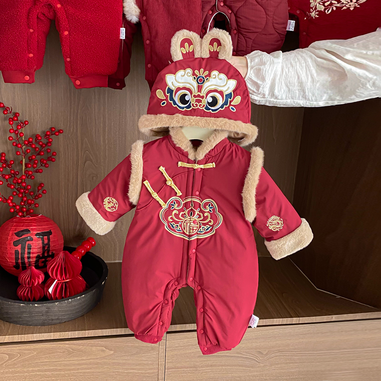 婴儿喜庆新年装宝宝国风中式拜年服连体衣新生儿冬季夹棉过年哈衣