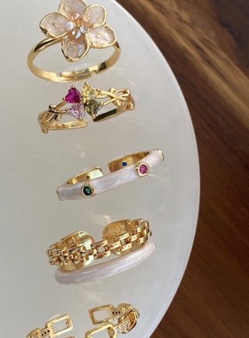 独特戒指设计感2025年新款彩虹粉钻排钻皓石镶钻高级感素圈戒指