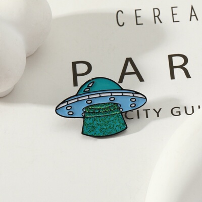 欧美创意神秘外星飞船外星人滴油胸针Finally新品徽章背包饰品