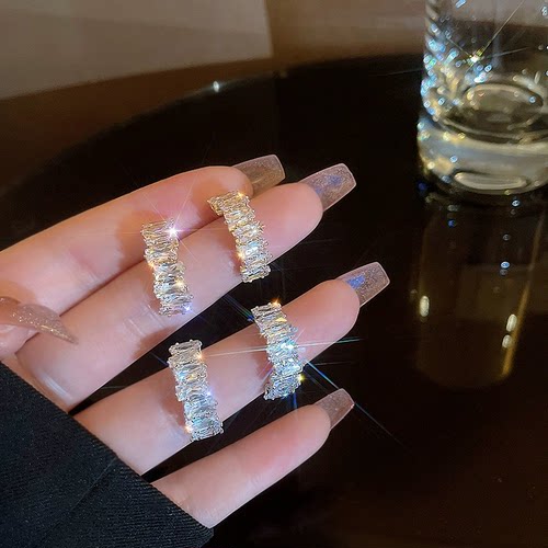 小众设计高级感精致铜镶锆石耳钉