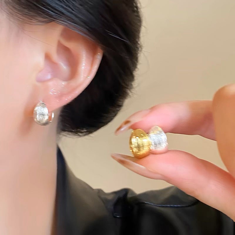 韩系贝壳纹理素圈耳扣女简约百搭金银色耳钉2025年新款高级感耳环
