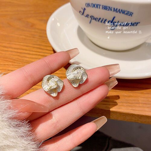 法式气质山茶花耳顶女新款高级感花朵型独特简约款设计耳坠耳饰