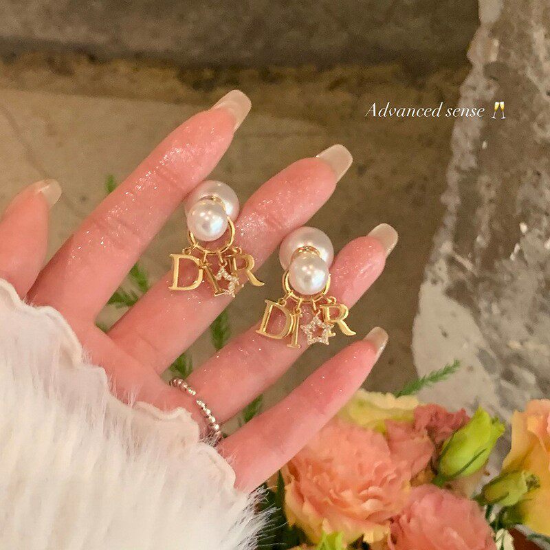 韦雪同款千金感字母珍珠后挂式耳环高级感气质耳饰女春夏大气耳钉,饰品/流行首饰/时尚饰品新,耳环,淘宝优惠券,粉丝福利购,淘宝优惠卷