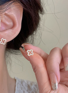 四叶草耳钉2024年新款爆款镂空耳饰女独特耳环轻奢高级感耳坠饰品