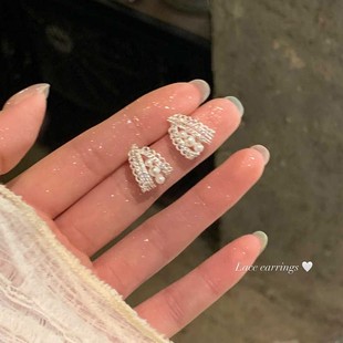 女小众设计耳饰 2025新款 法式 轻奢珍珠气质耳钉高端耳环高级感爆款