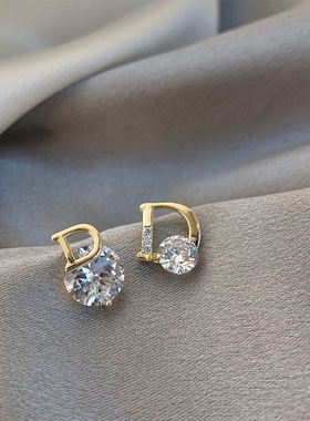 韩国简约不对称D字母耳钉网红百搭小巧锆石耳坠气质耳饰银针耳环