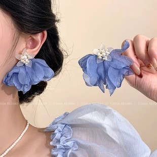 蓝色网纱花朵珍珠耳钉小众设计感度假风耳环2025新款 超仙耳饰 爆款