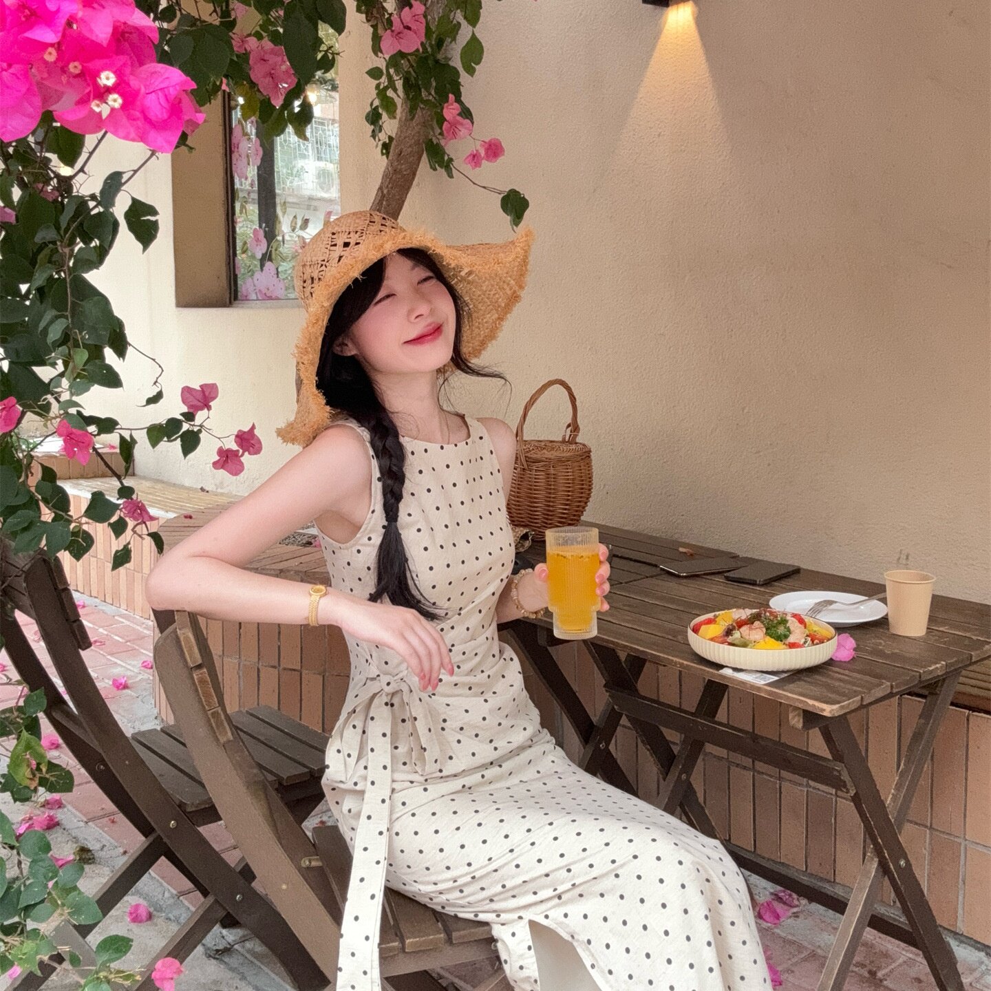 法式杏色点开叉背心连衣裙女夏季收腰系带裙子修身显瘦a字长裙