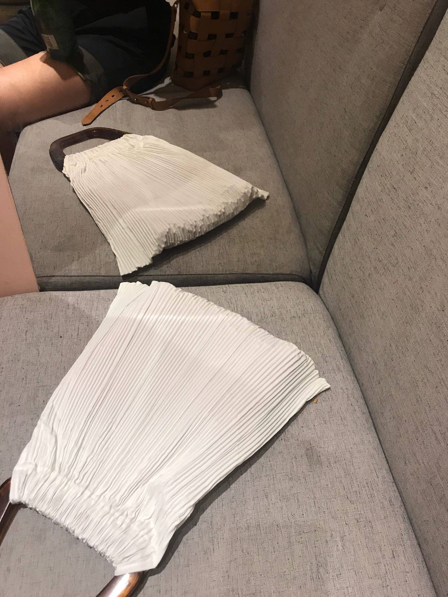 白色高端褶皱玳瑁手提包