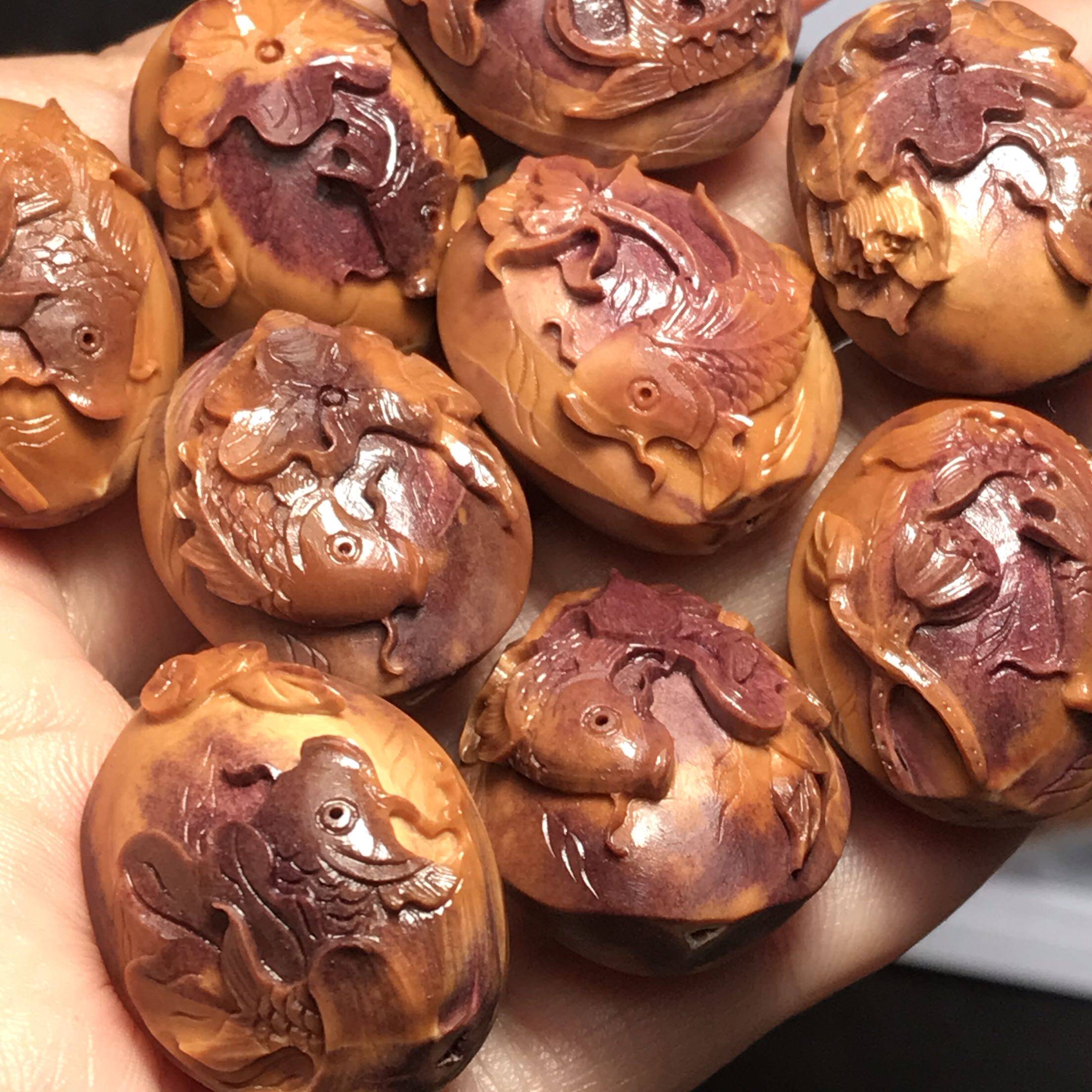 苏工核雕 纯手工作品荷花鱼 鲤鱼戏莲橄榄雕刻手串