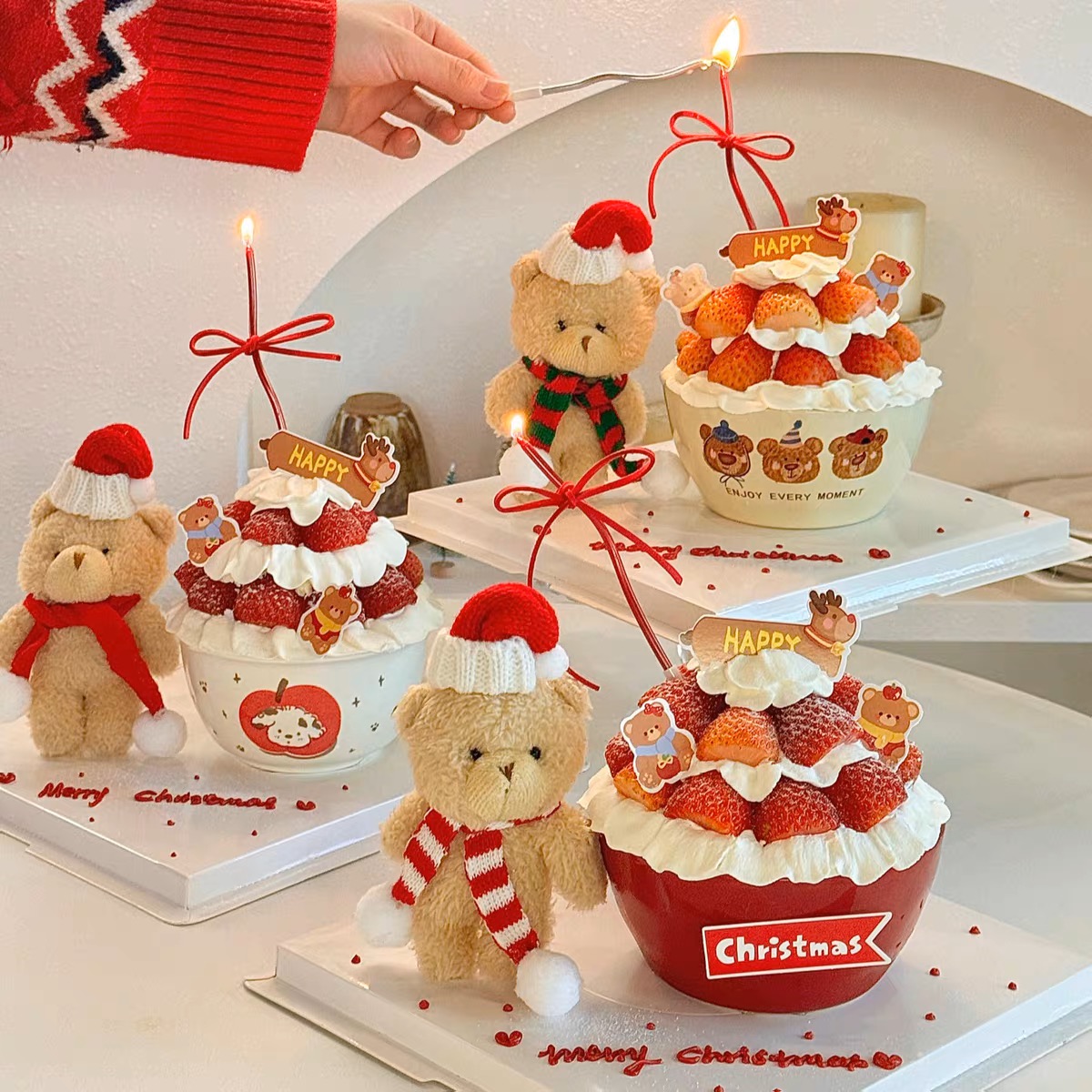 2026圣诞节围巾小熊蛋糕装饰摆件小熊草莓碗陶瓷碗甜品烘焙装扮