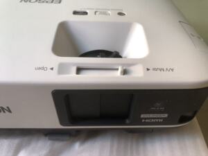 二手投影机，投影仪Epson/爱普生 CB-2255U，2265U高清高亮度，5000流明，1080p家用商务办公培训。白天直投