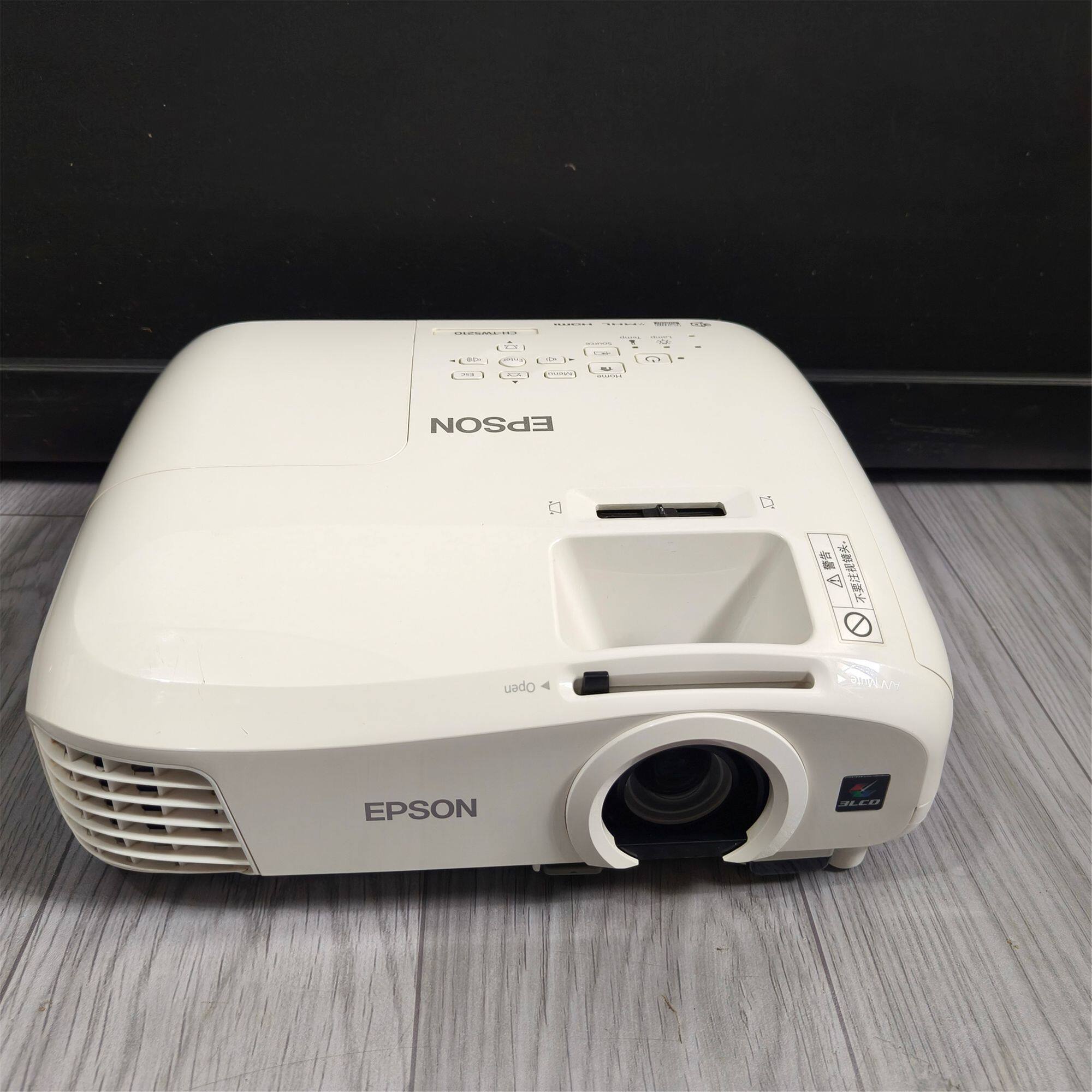 二手投影机投影仪Epson/爱普生CH-TW5200高清1080p，1920:1080，高清接口HDMI侧投。色彩好。高对比度