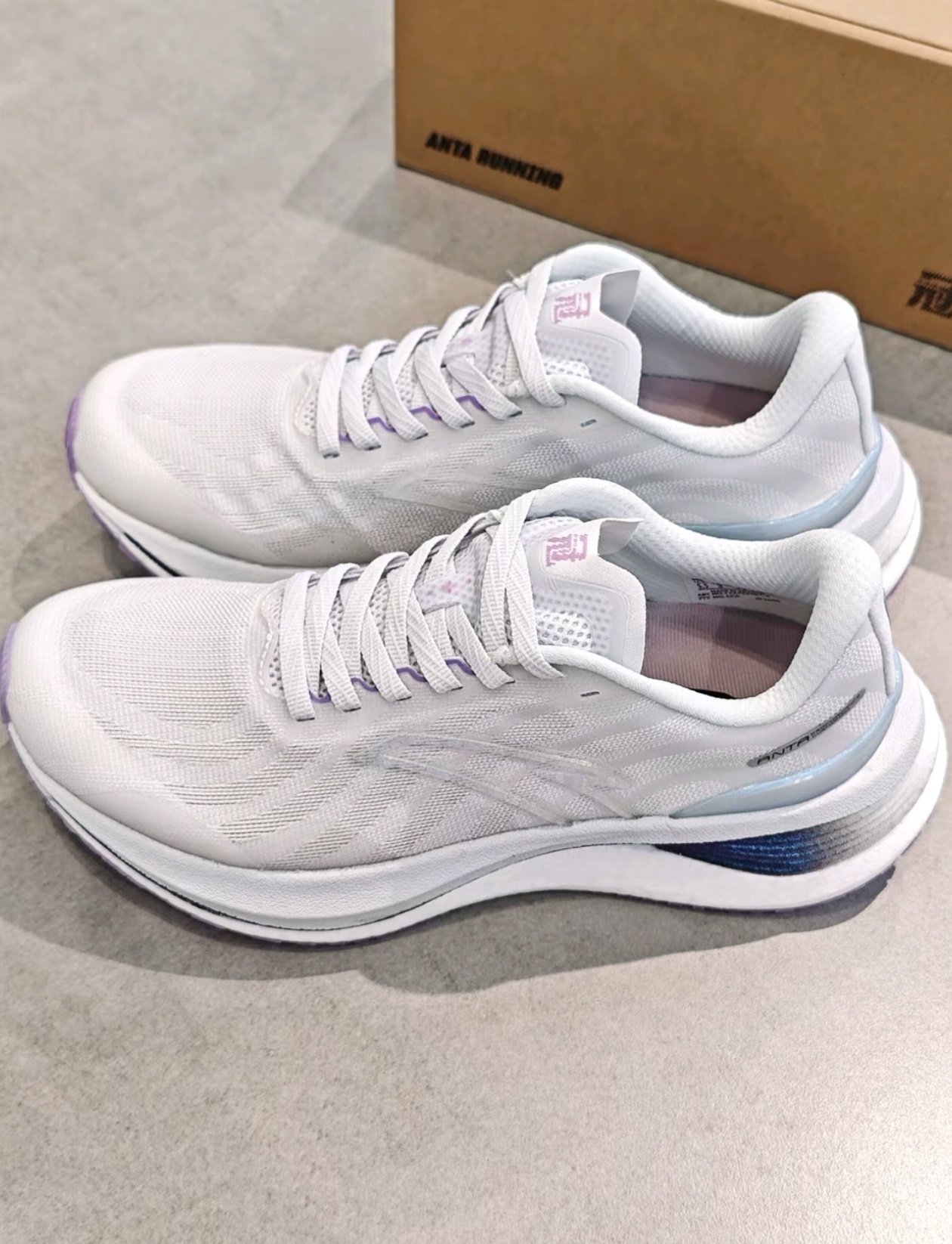 冠军3代PRO丨氮科技专业长距离缓震跑步鞋女款122425561-4