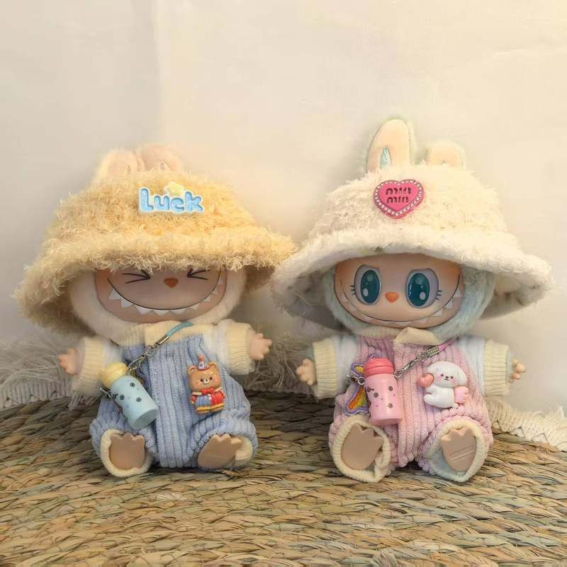 仅衣服] 一二代钥匙扣Labubu衣服挂件拉布布爱心帽子水壶爬服套装