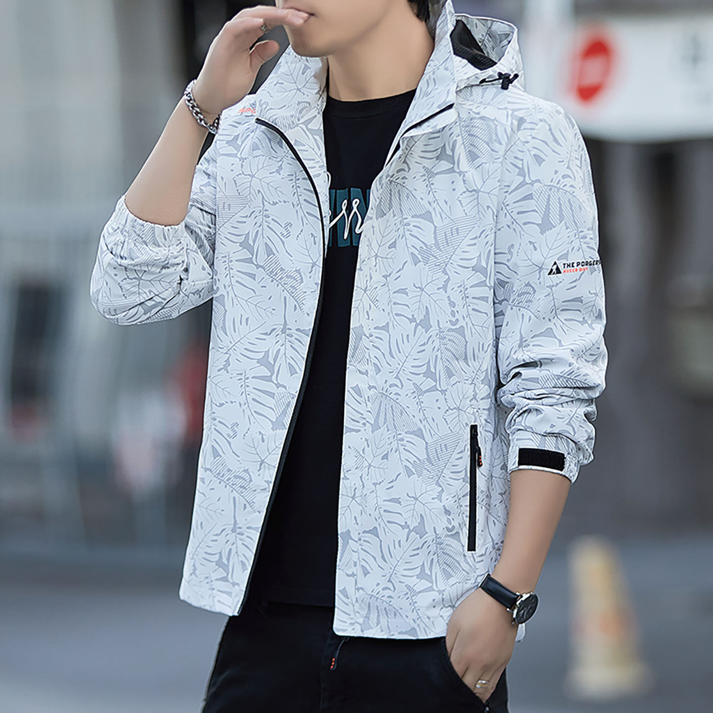 春秋新款迷彩冲锋衣时尚休闲百搭夹克衫舒适轻薄上衣可拆卸外套男