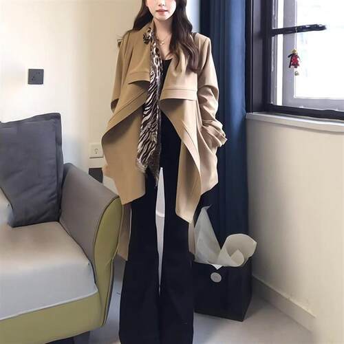 韩系新款秋季卡其色短款2026巨好看的风衣外套女小个子设计感大衣