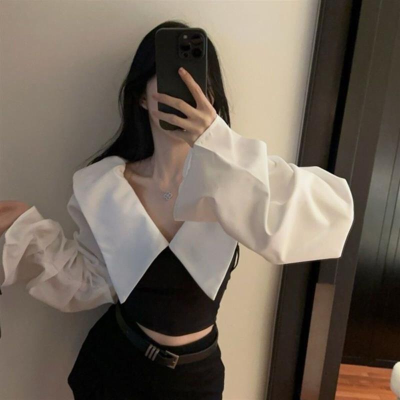 盐系俏皮千金黑白撞色露肩衬衫女时髦洋气设计感前后两穿显瘦上衣