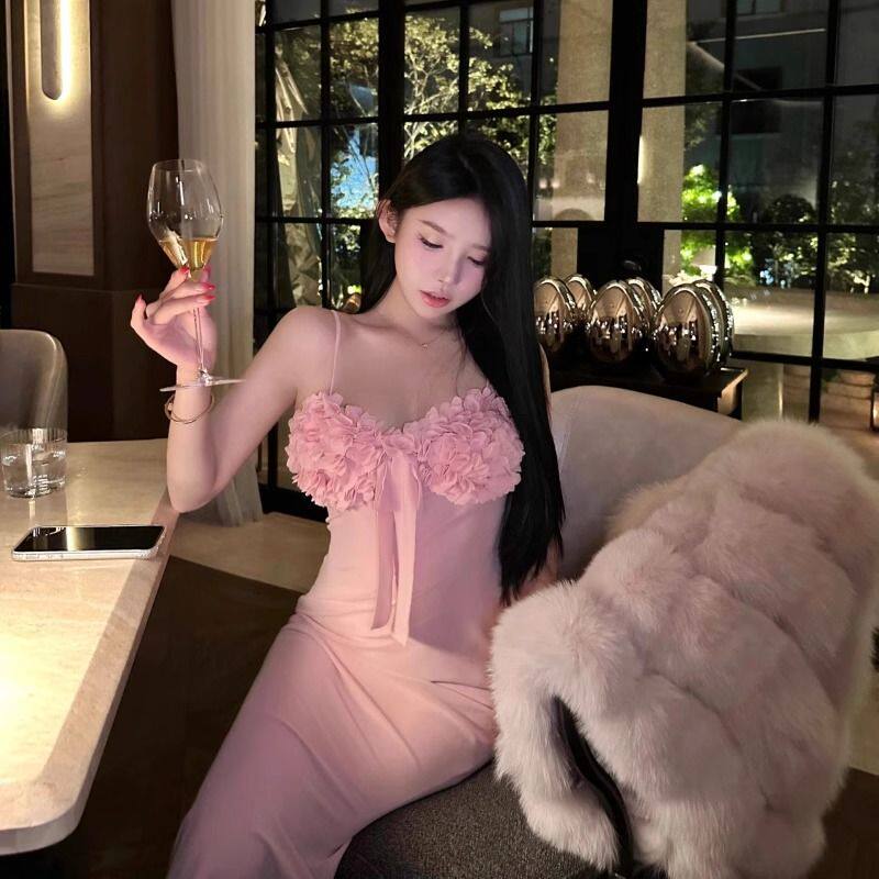 粉色吊带连衣裙女夏季新款绝美花瓣收腰包臀裙温柔风气质礼服长裙